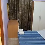 Domus Aurora بيت ضيافة 3*
