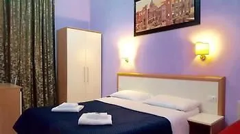 Konukevi Domus Aurora Roma